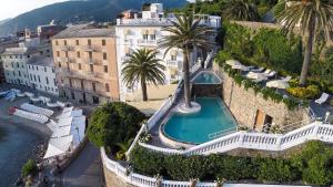 The swimming pool at or close to Hotel Helvetia