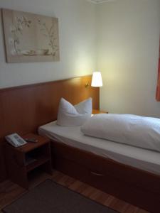 Postel nebo postele na pokoji v ubytování Hotel am Exerzierplatz