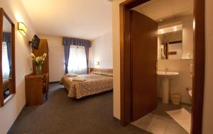Voodi või voodid majutusasutuse Hotel Cles toas