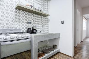 Kuhinja ili čajna kuhinja u objektu Enjoy Condesa - Roma At Fully Equipped 2br Apartment Near Reforma