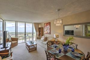 WaianaeMakaha Condo Near Pokai Bay Beach with Ocean View!的相册照片