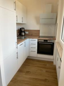 Kuchyň nebo kuchyňský kout v ubytování Hahnenklee Charme - moderne neue Ferienwohnung mit 2 Balkons