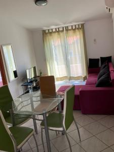 TV a/nebo společenská místnost v ubytování Apartments Nives