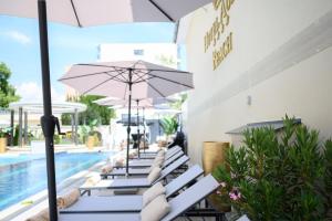 Bazén v ubytování Hotel Aurum nebo v jeho okolí