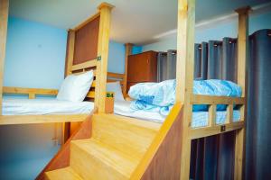 Bunk bed o mga bunk bed sa kuwarto sa Thamel Hotel & Spa