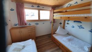 Posteľ alebo postele v izbe v ubytovaní Alpking Hostel