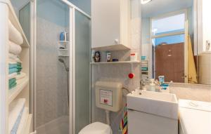 Koupelna v ubytování Cozy Apartment In Crikvenica With Wifi