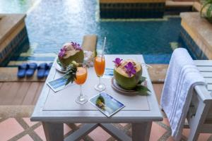 Bazén v ubytování Ayodhaya Palace Beach Resort - SHA Plus certified nebo v jeho okolí