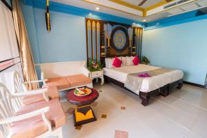 Postel nebo postele na pokoji v ubytování Ayodhaya Palace Beach Resort - SHA Plus certified