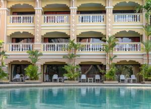 Bazén v ubytování Ayodhaya Palace Beach Resort - SHA Plus certified nebo v jeho okolí