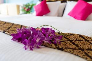 Postel nebo postele na pokoji v ubytování Ayodhaya Palace Beach Resort - SHA Plus certified