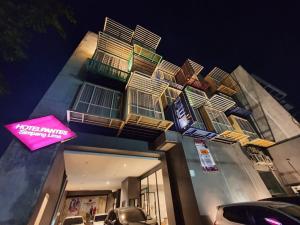 Bangunan di mana terletaknya hotel