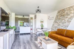 a living room with a couch and a table at L'éclat Verdoyant de Noisy - Jardin in Noisy-le-Grand