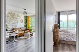 Posteľ alebo postele v izbe v ubytovaní Léclat Verdoyant de Noisy - Jardin