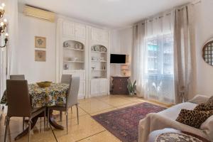 a living room with a table and chairs and a television at Casa Parco Casale in Rapallo