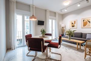 Telewizja i/lub zestaw kina domowego w obiekcie Guadalquivir Terrace Suite Apartments