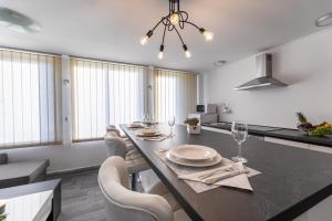 Kuchnia lub aneks kuchenny w obiekcie Apartment Josip Brusic