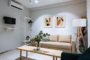 Telewizja i/lub zestaw kina domowego w obiekcie Guadalquivir Terrace Suite Apartments