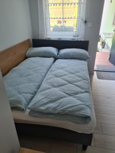 Postel nebo postele na pokoji v ubytování DOM GOŚCINNY ANNA