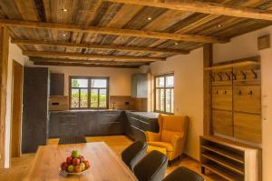 Gallery image of Chalet am Ölberg mit Badefass und Altholzsauna in Waldmünchen