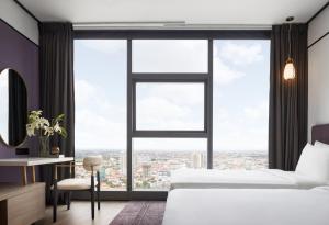 Citadines Flatiron Phnom Penh客房内的一张或多张床位