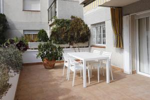 Vonkajšia záhrada v ubytovaní AT005 Planta baja con piscina, airco, parking, playa a 600m