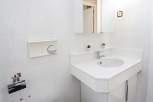Kúpeľňa v ubytovaní AT005 Planta baja con piscina, airco, parking, playa a 600m