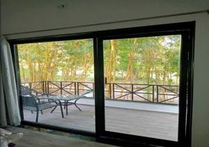 Ban công/sân hiên tại Vraksh by Aranyak