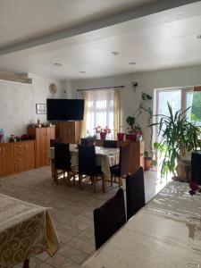a dining room with a table and chairs at Pension RouaDeMunte in Băile Herculane