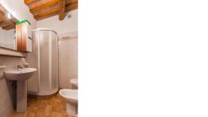 A bathroom at Il casino