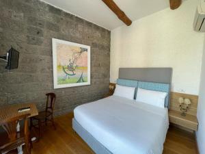 a bedroom with a bed and a table and a desk at Casa a Mare in Sorrento