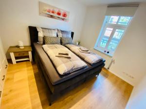 a large bed in a room with a window at FeWo Schlösschen #Innenstadt#Garten#ruhige Lage von Harztraveler in Wernigerode