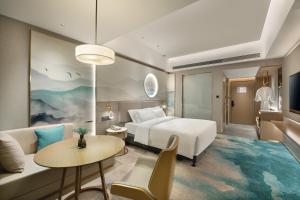 Voodi või voodid majutusasutuse Shenzhen Grand Skylight Garden Hotel toas
