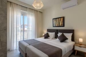 Postel nebo postele na pokoji v ubytování Azure Beach Villas