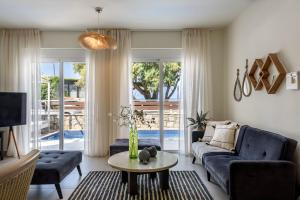 Posezení v ubytování Azure Beach Villas