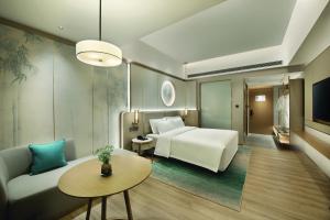 Voodi või voodid majutusasutuse Shenzhen Grand Skylight Garden Hotel toas