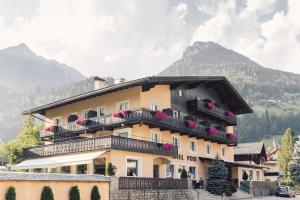 Nespecifikovaný výhled na hory nebo výhled na hory při pohledu z hotelu