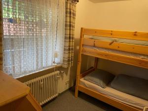 a bedroom with a bunk bed and a window at Ferienwohnung Masch in Missen-Wilhams