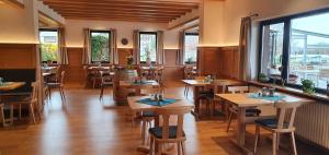 Restoran või mõni muu söögikoht majutusasutuses Lug ins Land Restaurant & Ferienwohnungen