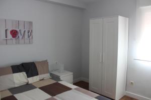 Postel nebo postele na pokoji v ubytování INCREIBLE APARTAMENTO CENTRO GRANADA ALHAMBRA