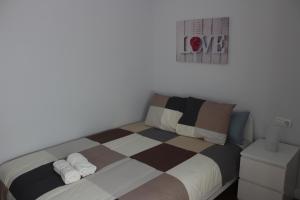 Postel nebo postele na pokoji v ubytování INCREIBLE APARTAMENTO CENTRO GRANADA ALHAMBRA