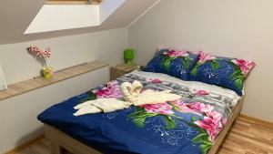 a bedroom with a bed with towels on it at Pokoje Grey in Okuninka