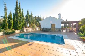 Basen w obiekcie Magic cotagge 5 minutes from Nerja and Frigiliana lub w pobliżu