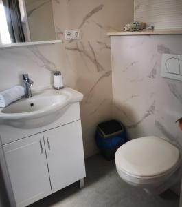 Koupelna v ubytování Apartmani "Ivan"