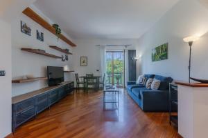 a living room with a blue couch and a table at Prospettiva Corso Giovecca apartment in Ferrara