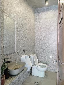 Bagno di Shorebreak Hostel San Juan La Union
