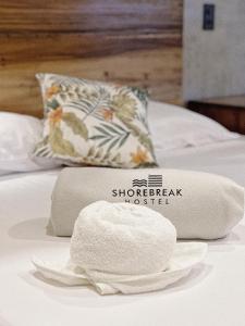 Letto o letti in una camera di Shorebreak Hostel San Juan La Union