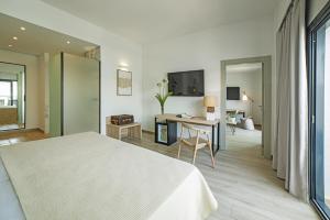 Кровать или кровати в номере Cabogata Beach Hotel