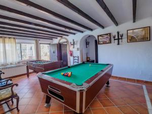 Biliár nebo kulečník v ubytování Tu Villa Rural Lentisco 8 Dormitorios Piscina privada