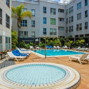 The swimming pool at or close to ÁTICO "TURQUESA BEACH" CON PISCINA, TERRAZA y BARBACOA
